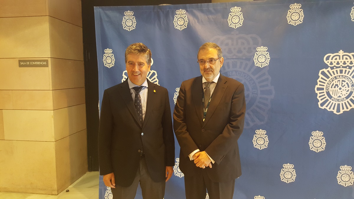 Ignacio Cosido, director general de la Policía, y Luis Miguel Gilpérez, presidente de Telefónica España