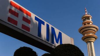 KKR compra la participación de Swisscom en la filial de fibra de TIM por 440 millones