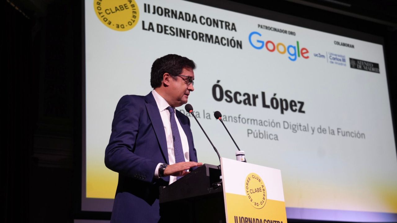 Óscar López, ministro de Transformación Digital y de la Función Pública, durante su intervención en la II Jornada contra la Desinformación, organizada por CLABE