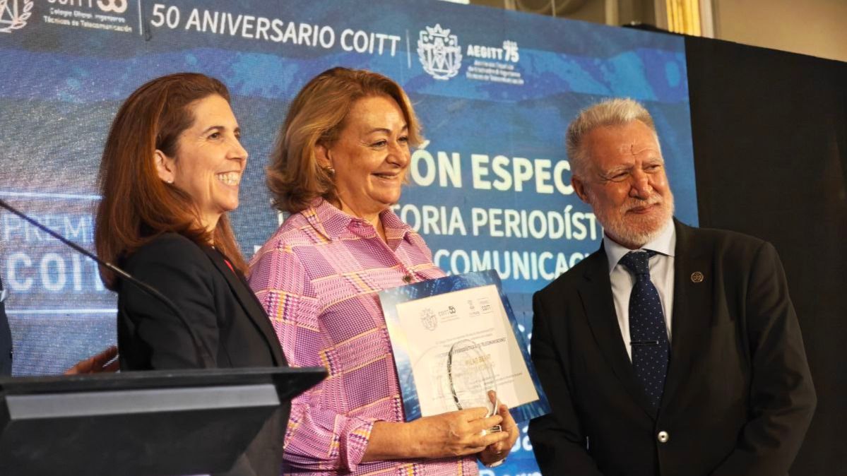 El COITT premia a Pilar Bernat, fundadora de Zonamovilidad.es, por su trayectoria profesional