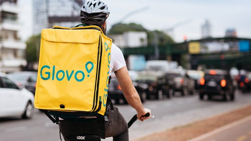 Glovo cae ante la ‘Ley Rider’ y contratará a todos sus repartidores