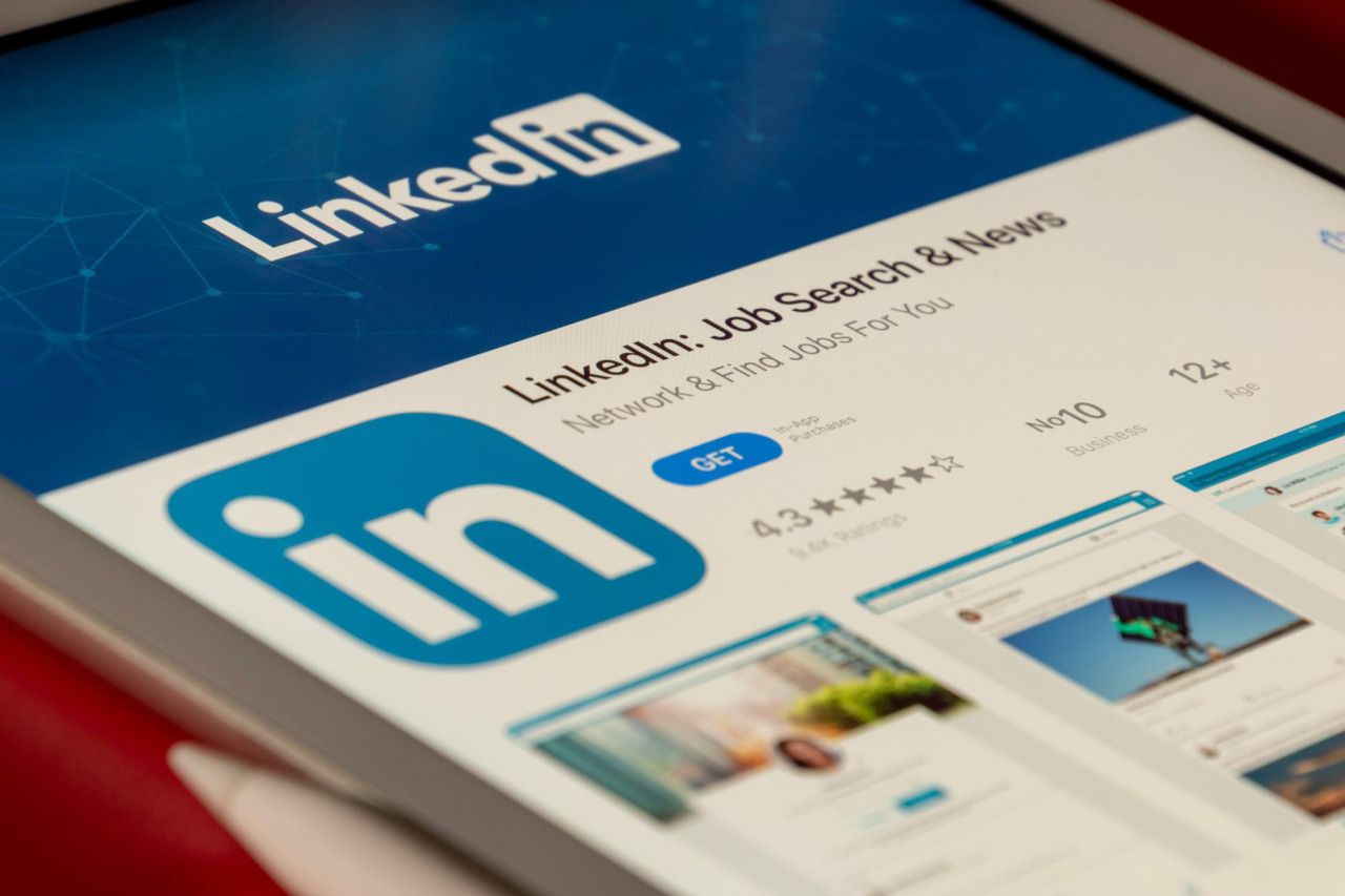 Un grupo de clientes Premium de LinkedIn demandan a la red social por el uso indebido de sus datos