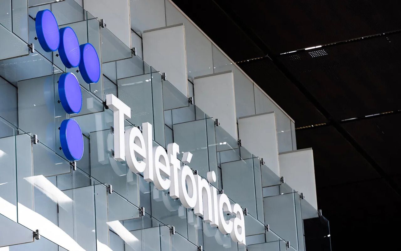 Telefónica pisa el acelerón para vender su filial en Argentina antes de verano