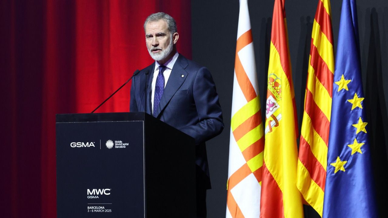 Felipe VI durante su intervención en la cena inaugural del MWC Barcelona 2025