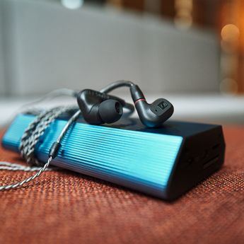 Bang & Olufsen Play lanza dos nuevos auriculares