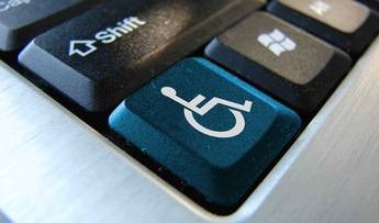 Las personas con discapacidad son las que mayores trabas se encuentran a la hora de realizar gestiones en Internet
