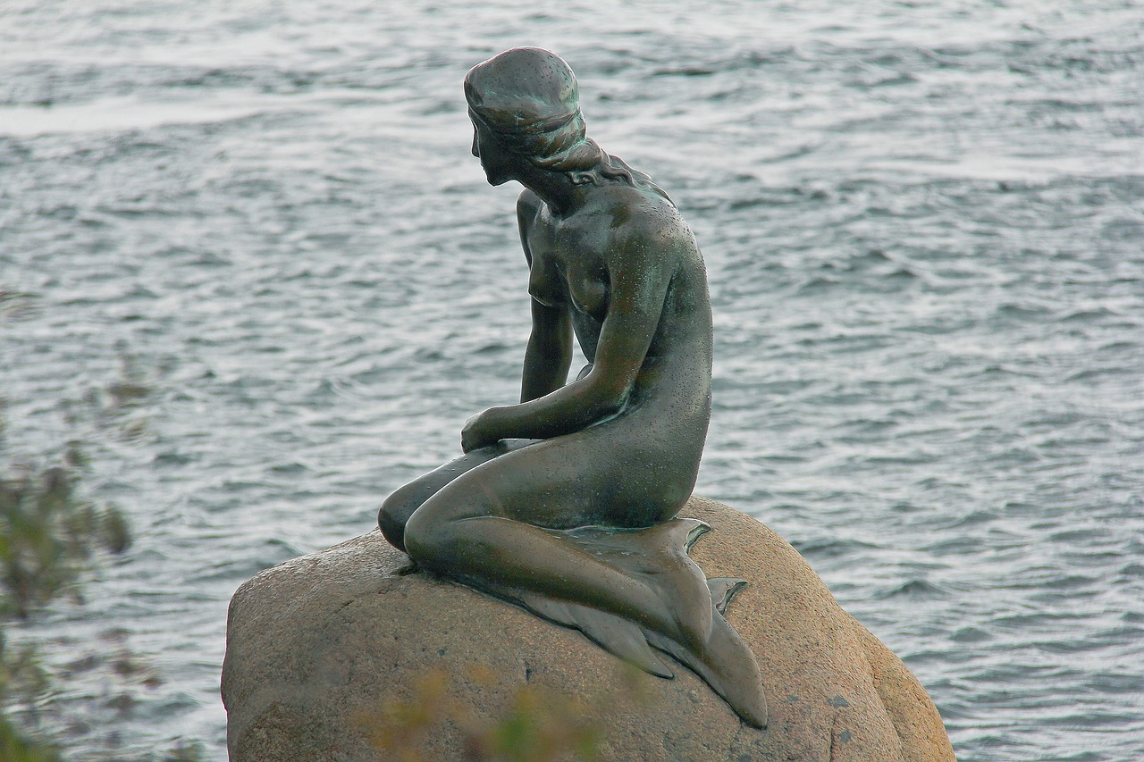 La reconocida escultura 'La Sirenita' Copenhague