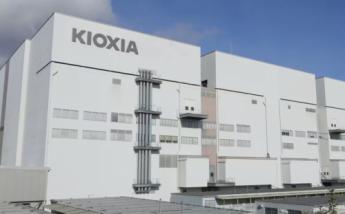 Kioxia ultima su salida a bolsa en Tokio para fortalecer su posición en el mercado de memorias