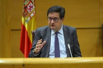 López destaca la compatibilidad entre regulación digital y competitividad en España