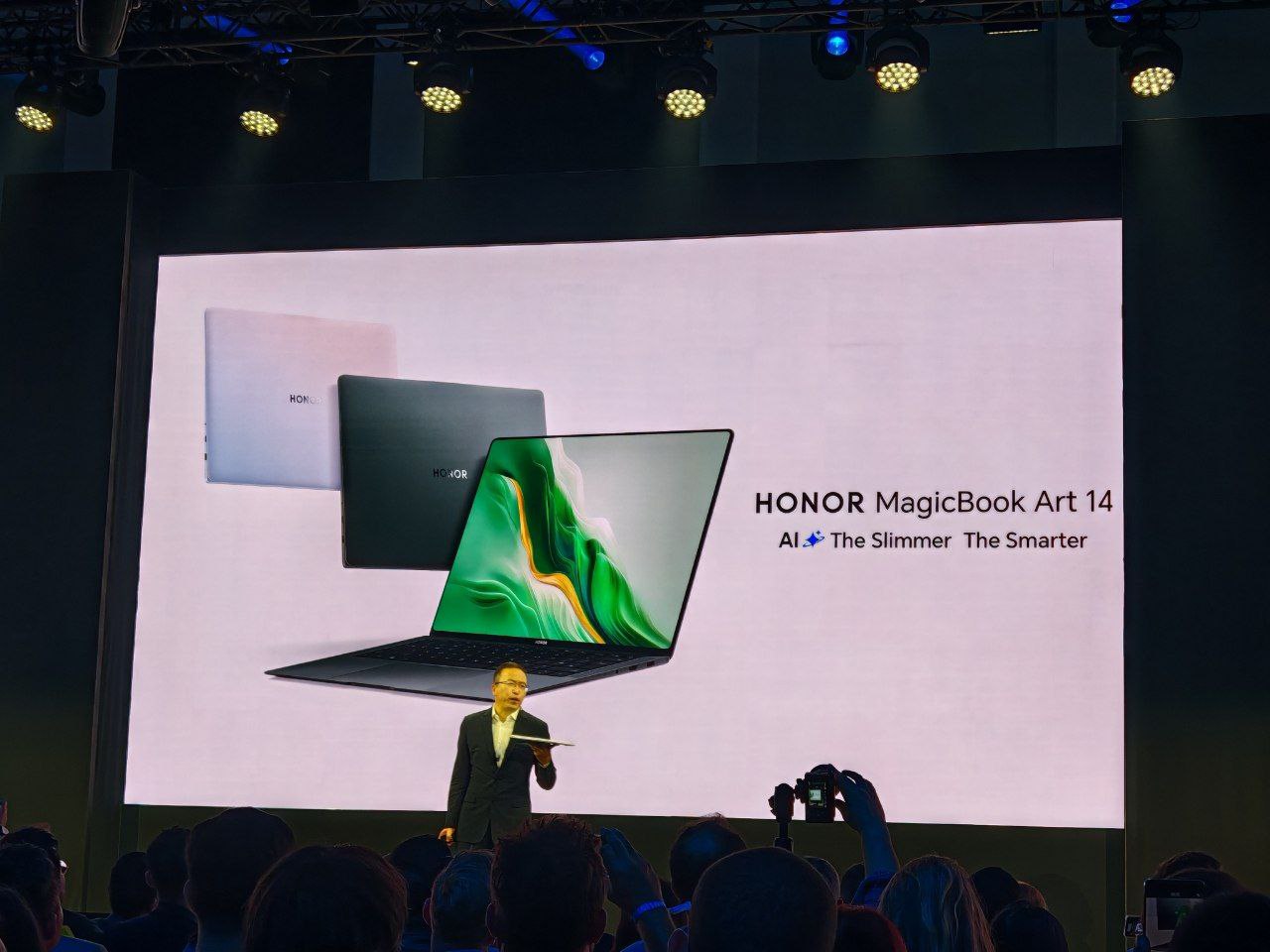 Honor reta al mercado de los portátiles con el lanzamiento de su nuevo MagicBook Art 14 dotado de inteligencia artificial y peso pluma