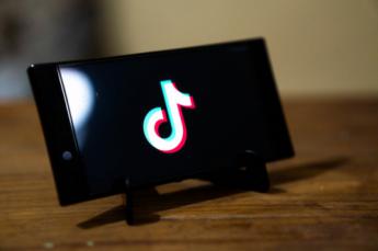 TikTok implementa restricciones de filtros de belleza para menores en Europa