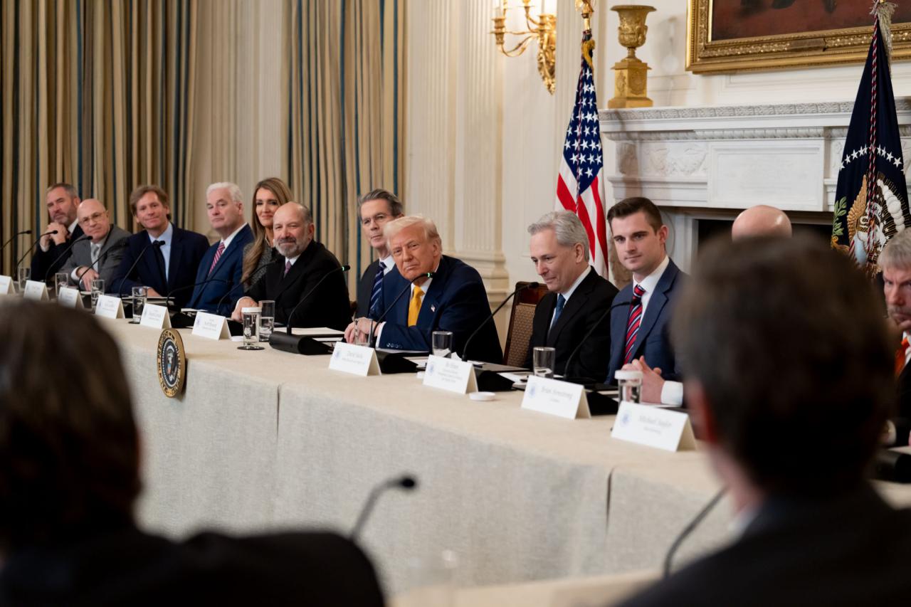 Donald Trump, presidente de Estados Unidos, durante la reunión con empresarios del mercado de criptomonedas