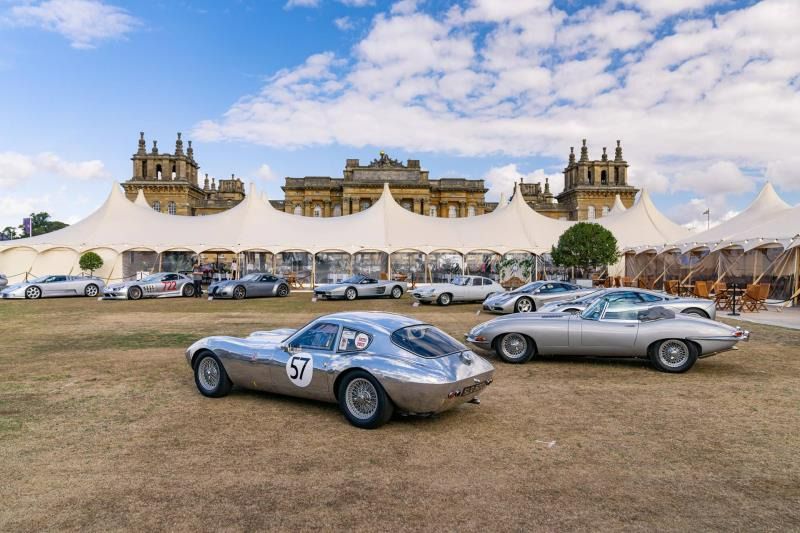 Morgan SLR junto con el Jaguar E-Type Series 1 ‘Flat FLoor’ 3.8