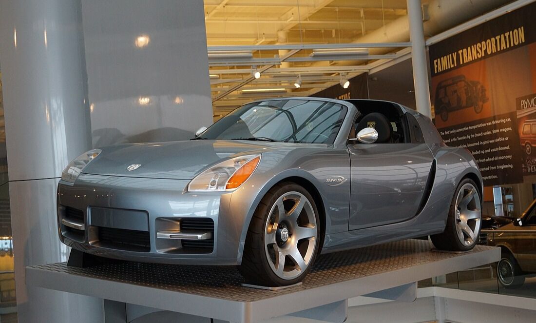 El diseñador americano presentó el prototipo Dodge Slingshot Concept en el Salón del Automóvil de Nueva York en 2004