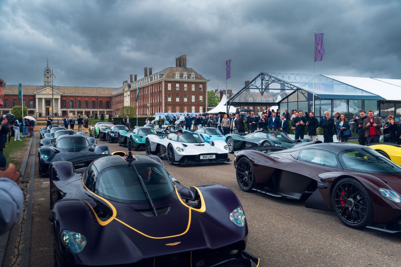 Parade de Aston Martin Valkyries en Salon Privé London 2024 (Autor: Jorge El Busto)