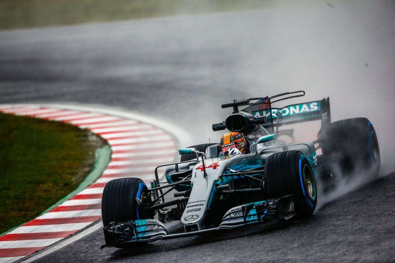 Lewis Hamilton al volante del W08