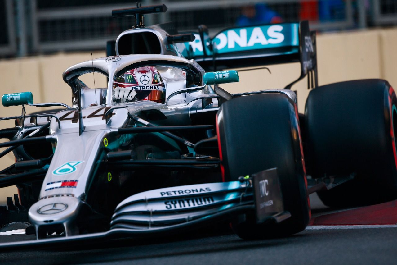 W10 en manos de Lewis Hamilton