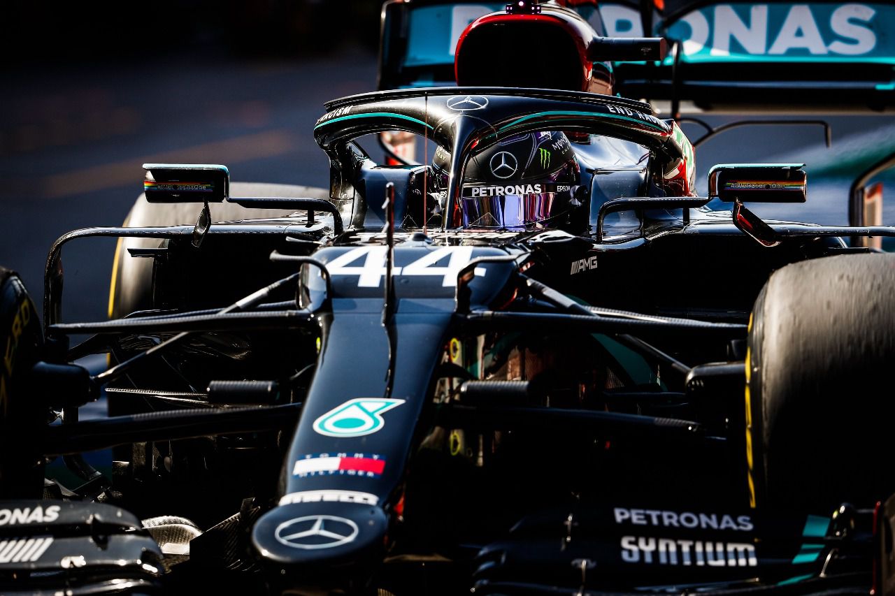 Livery negra en el Mercedes inspirada por Lewis Hamilton