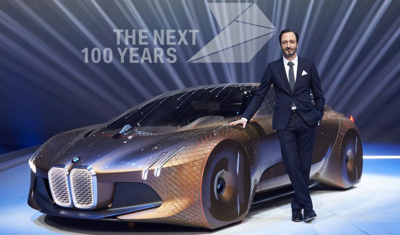 Prototipo futurista BMW Vision Next 100 presentado por Habib en el Salón del Automóvil de Paris