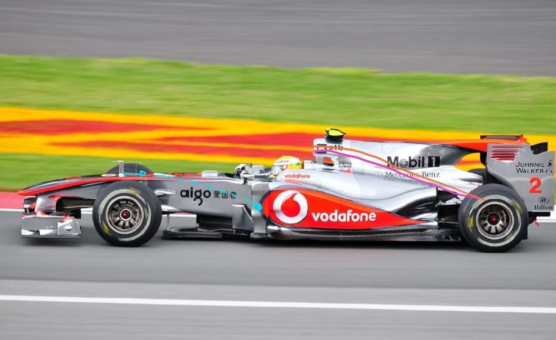 Sistema F-Duct no activado - Lewis Hamilton en el MP4-25